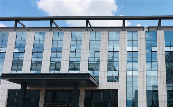 玻璃幕墻找誰做靠譜 玻璃幕墻找誰做靠譜