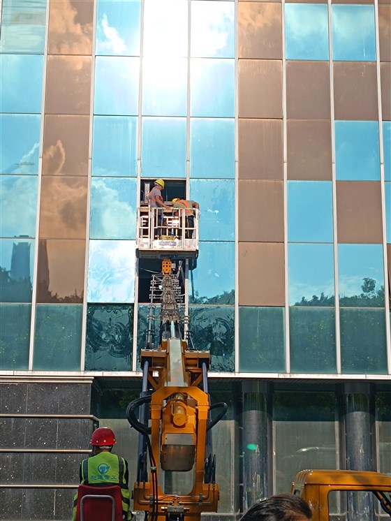玻璃幕墻維修更換
