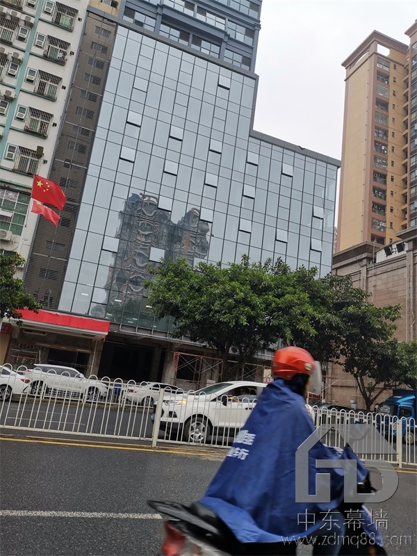 鋁板幕墻與鋁塑板幕墻有哪些區(qū)別？
