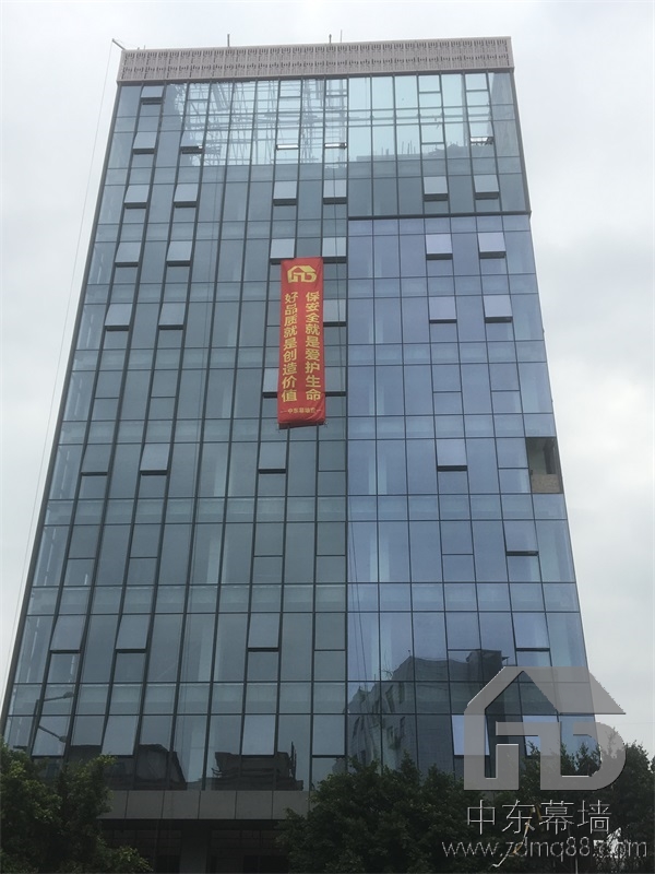 為什么大城市要用玻璃幕墻呢？中東幕墻公司