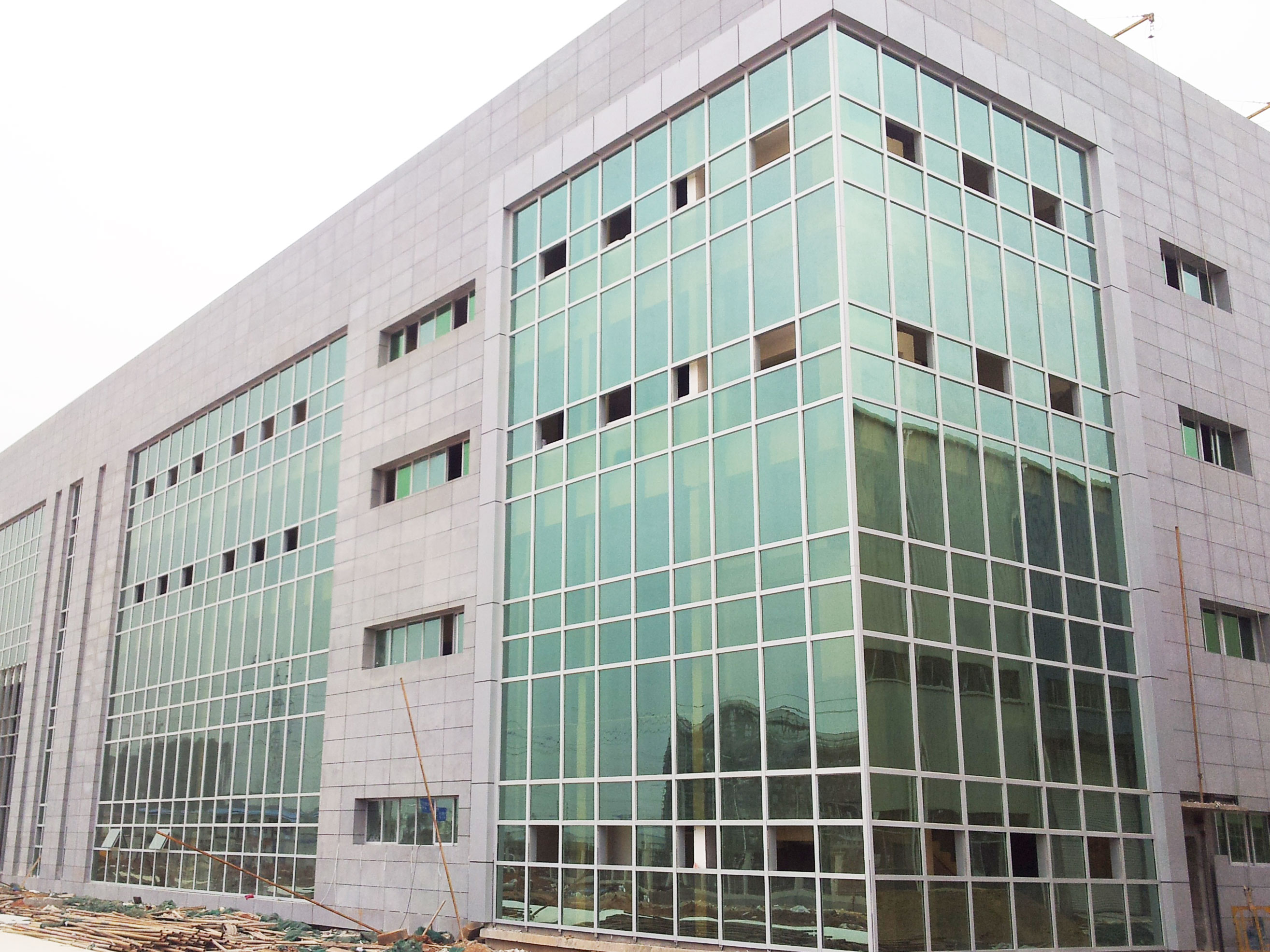 玻璃幕墻工程性價(jià)比高的公司 玻璃幕墻工程性價(jià)比高的公司